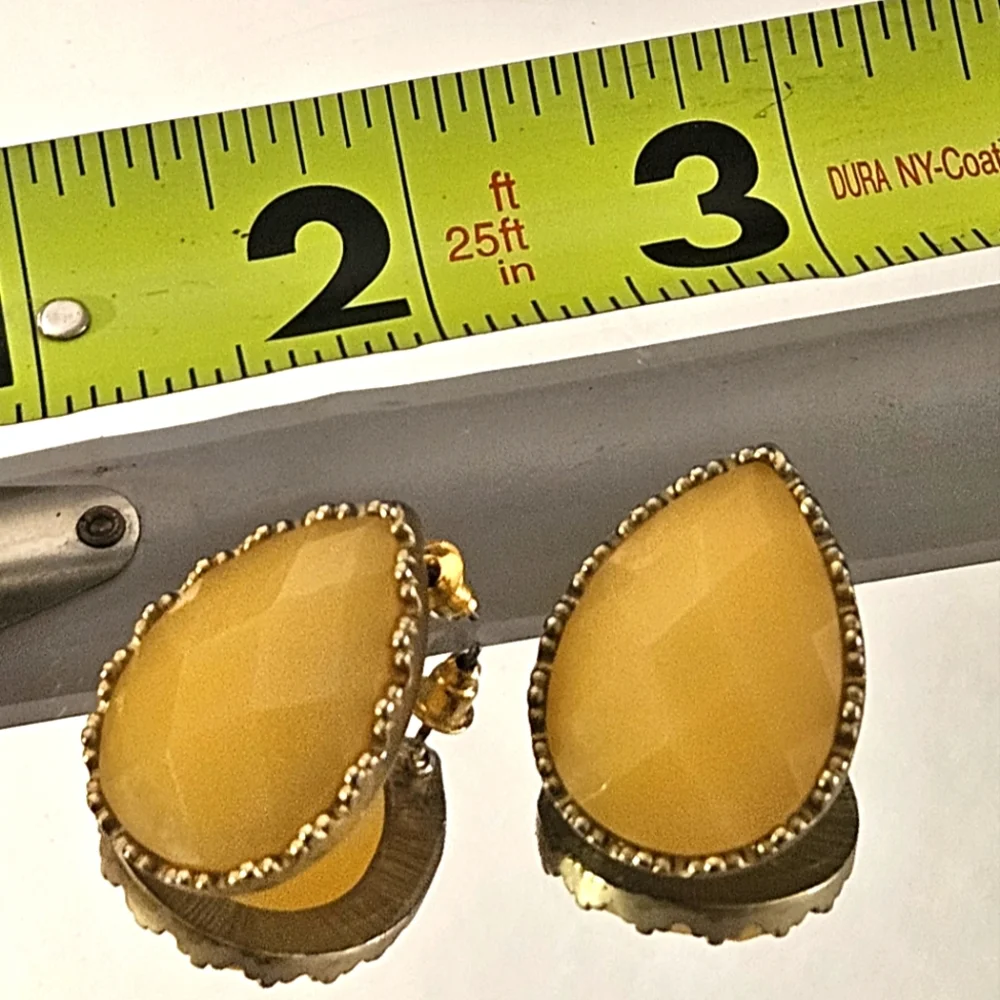 Vintage Gold Teardrop Earrings - Picture 5 of 6